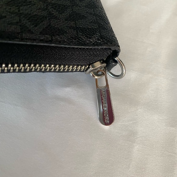 Michael Kors hobo bag with matching wallet - Picture 5 of 6